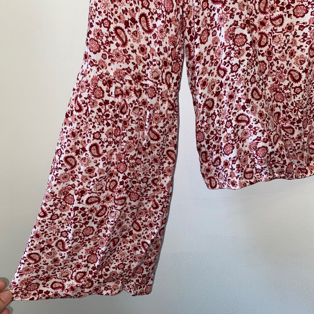 Hollister Cropped Long semi bell sleeve floral top Lightweight - Picture 2 of 5
